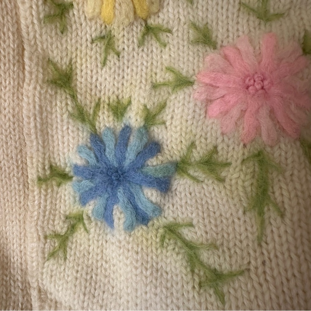 Vintage Hand-Loomed Wool Floral Cardigan – Made in Hong Kong Small 50s 60s - Picture 13 of 16